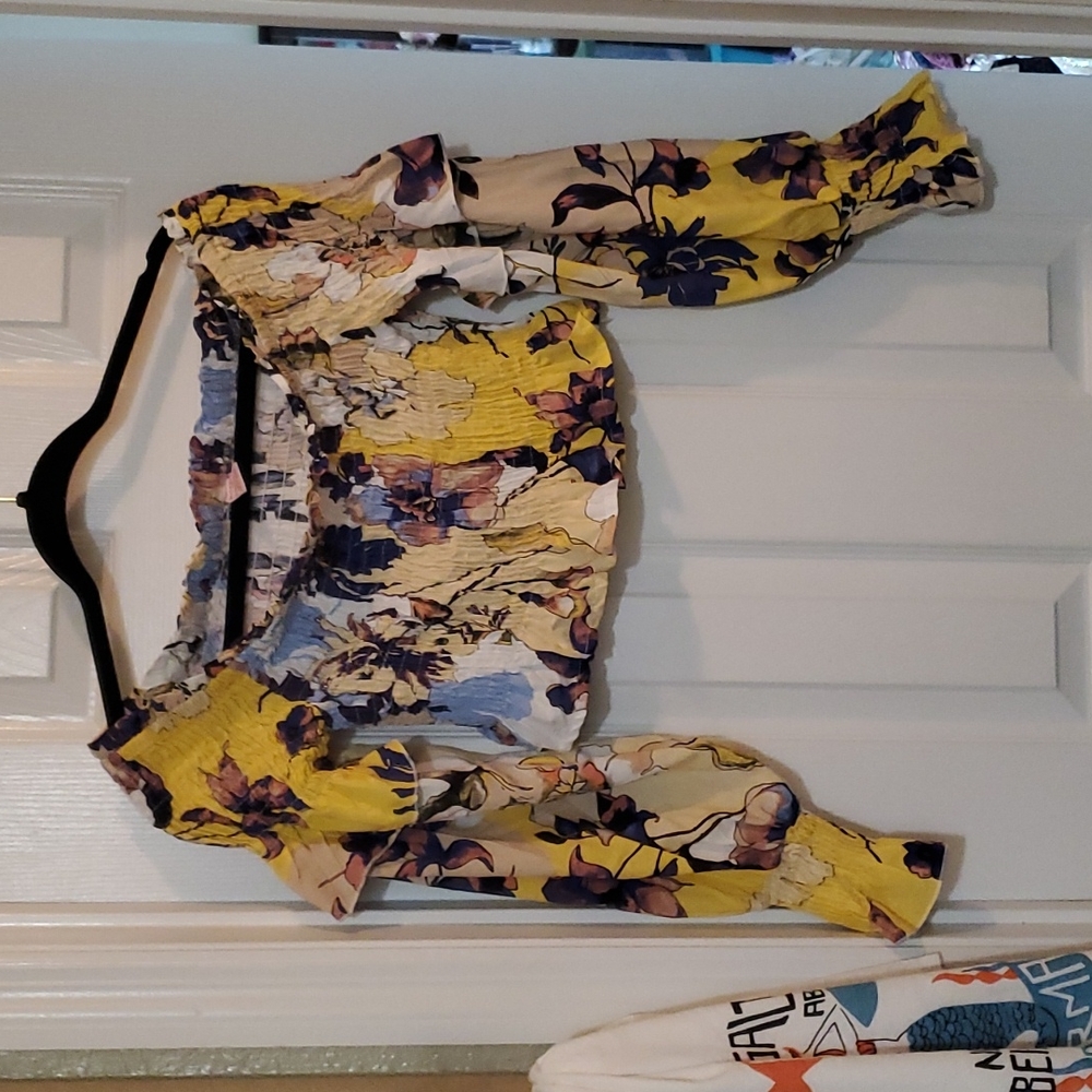 Adorable ruffled top